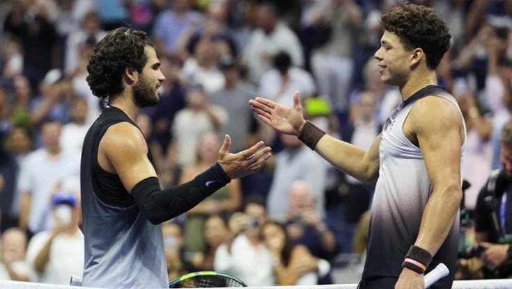 La stretta di mano a fine match tra Alcaraz e Shelton