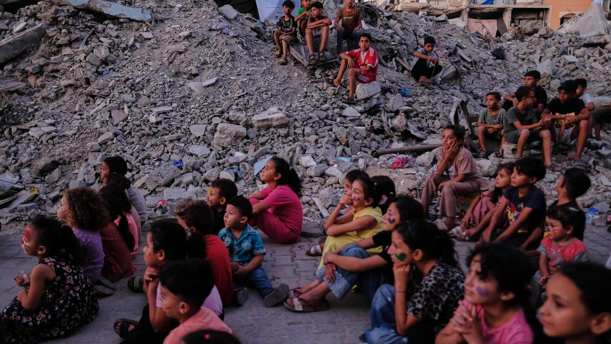 A Gaza il ritorno sui banchi è lontano, per il terzo anno di fila i miei figli non vanno a scuola
