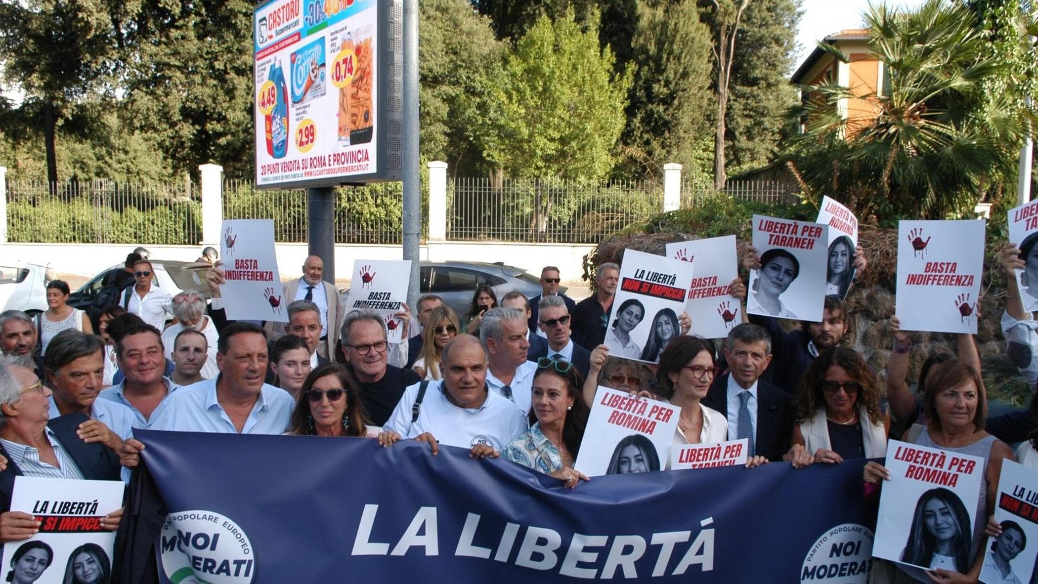 noi moderati davanti all ambasciata iraniana la libert224 non si impicca da Repubblica.it noi moderati davanti all ambasciata iraniana la libert224 non si impicca