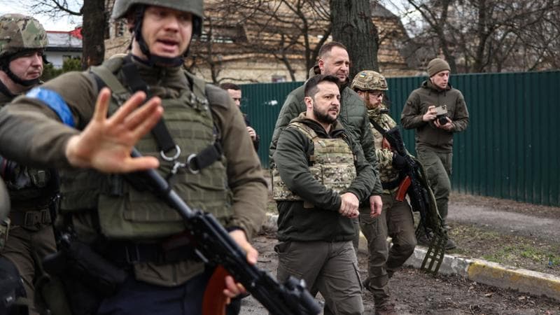 Anteprima: Nel mirino dalla prima notte, la vita blindata di Zelensky inseguito da cecchini e 007