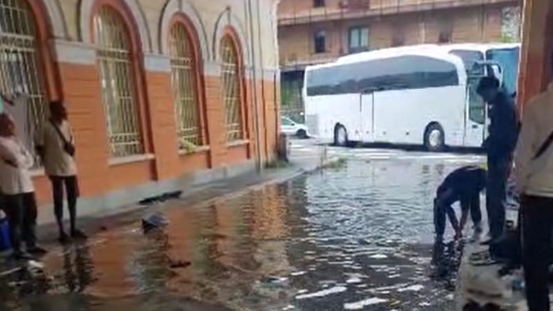 Maltempo, a Trieste centinaia di migranti abbandonati in strada