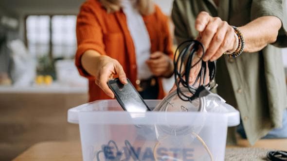 Raee e batterie nell'indifferenziato, per rimuoverli serve un investimento da 100 milioni di euro