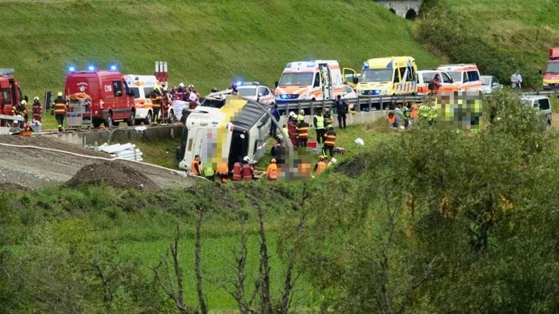 Bus turistico coinvolto in un incidente stradale in Svizzera: diversi morti e feriti