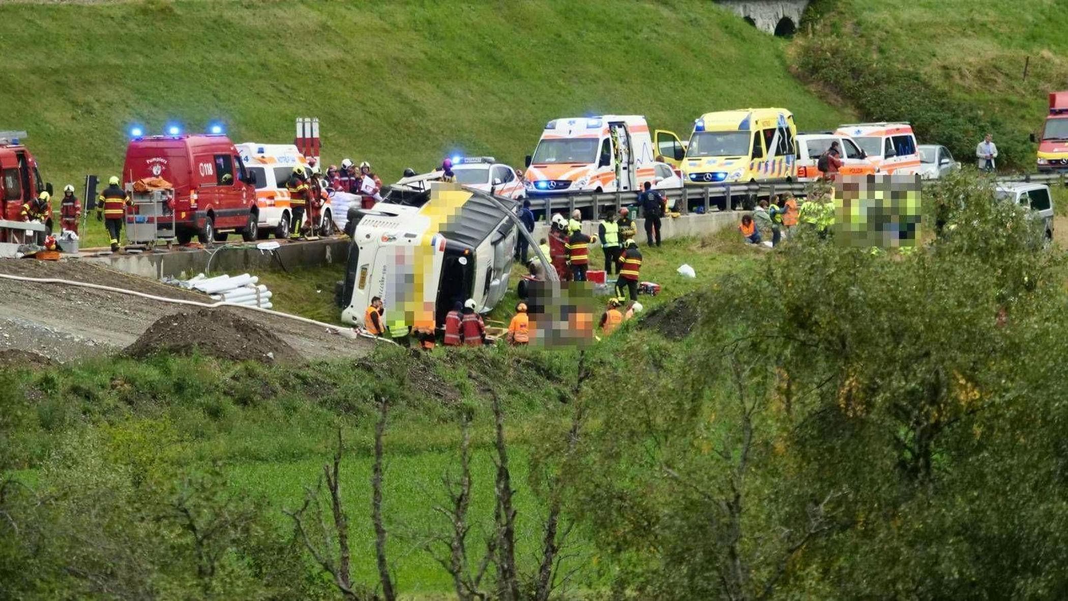 Bus turistico coinvolto in un incidente stradale in Svizzera: diversi morti e feriti