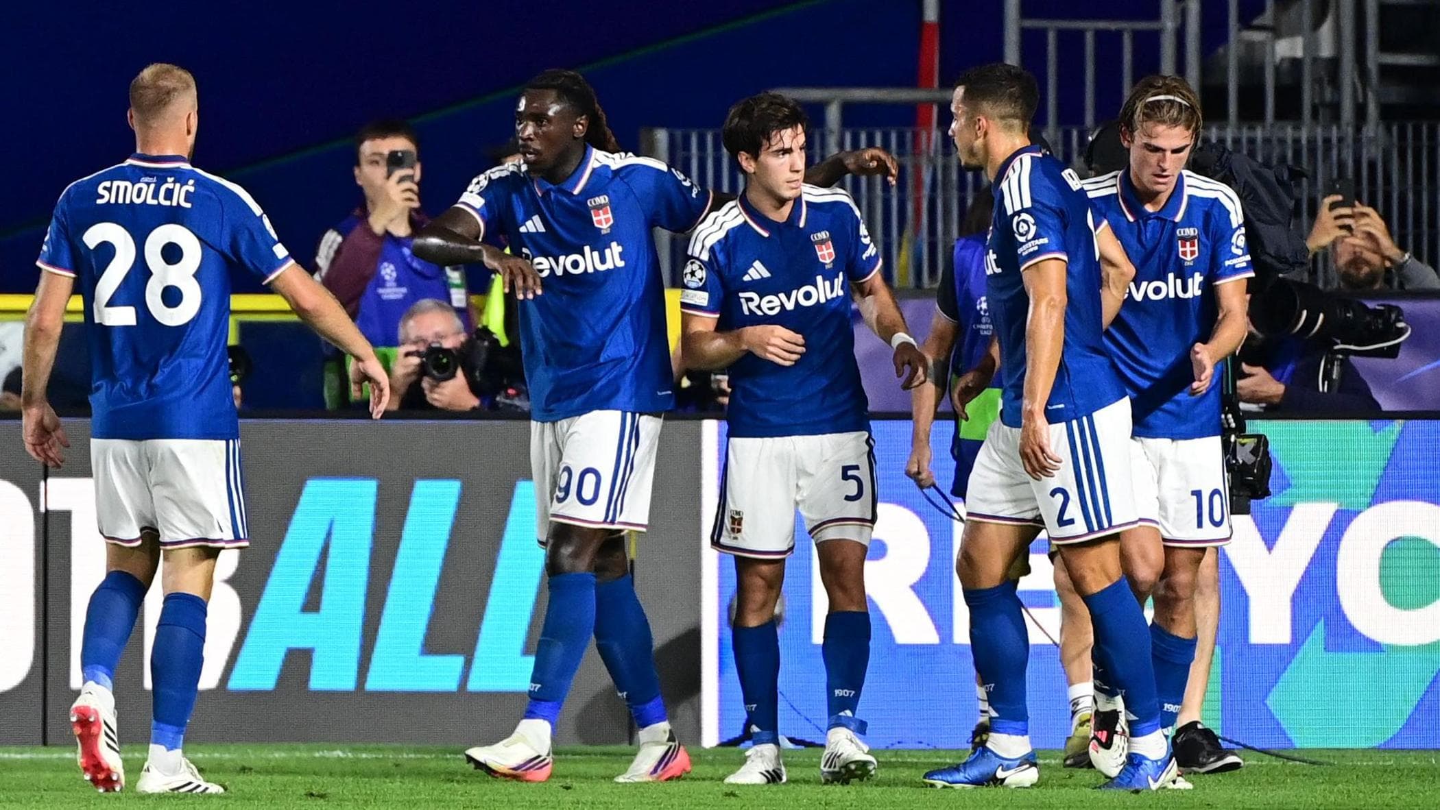 Il Como è uno spettacolo: 4-1 al Lipsia all’esordio in Champions League