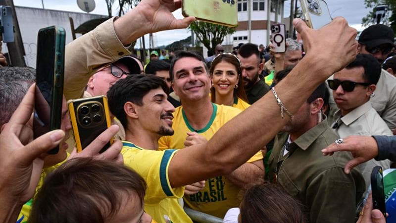 Anteprima: Brasile, Flavio Bolsonaro indagato per riciclaggio a meno di un mese dalle elezioni