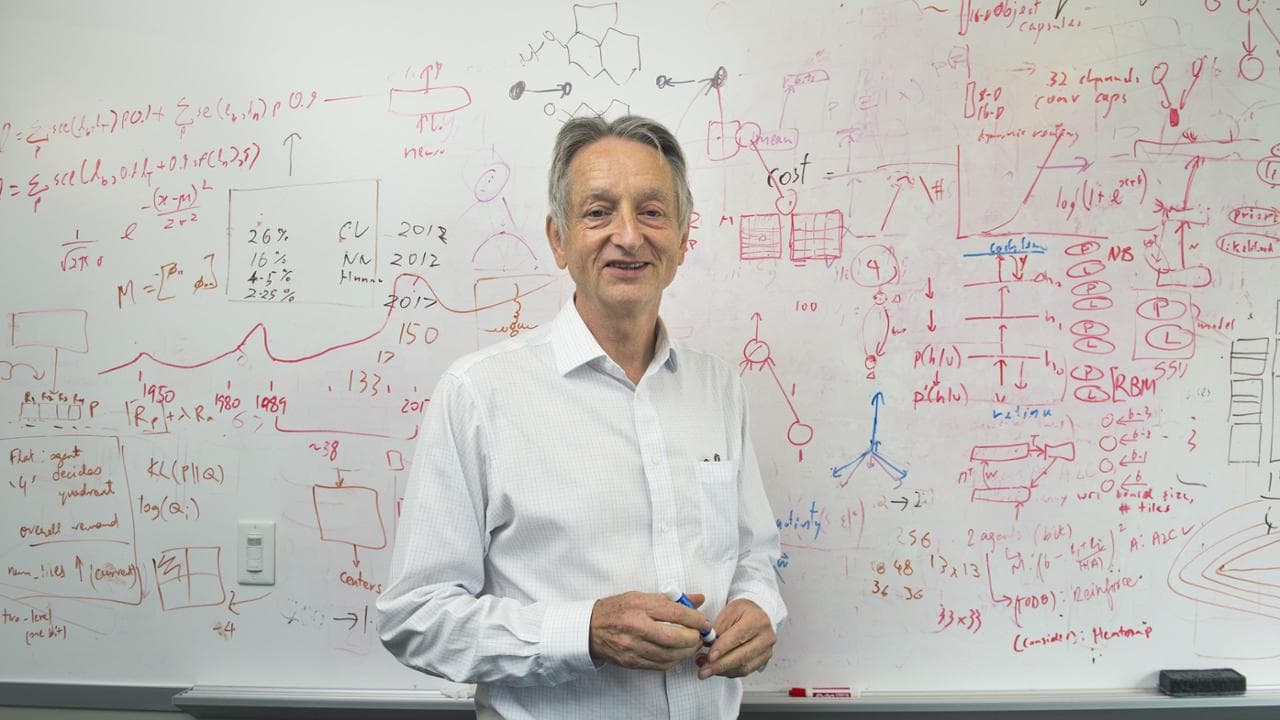 Il Nobel Hinton: “L’IA potrebbe ucciderci tutti come in Terminator. Serve uno stop”