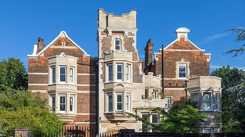 Anteprima: Gran Bretagna, Londra rischia di sprofondare: il caldo record spacca le case e prosciuga…
