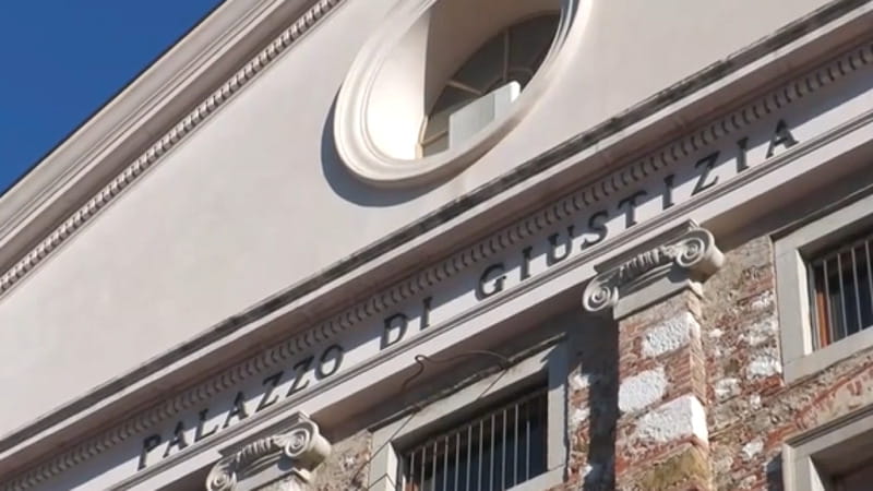 In Tribunale a Udine tenta di uccidere la ex in aula dopo la sentenza di condanna per lesioni