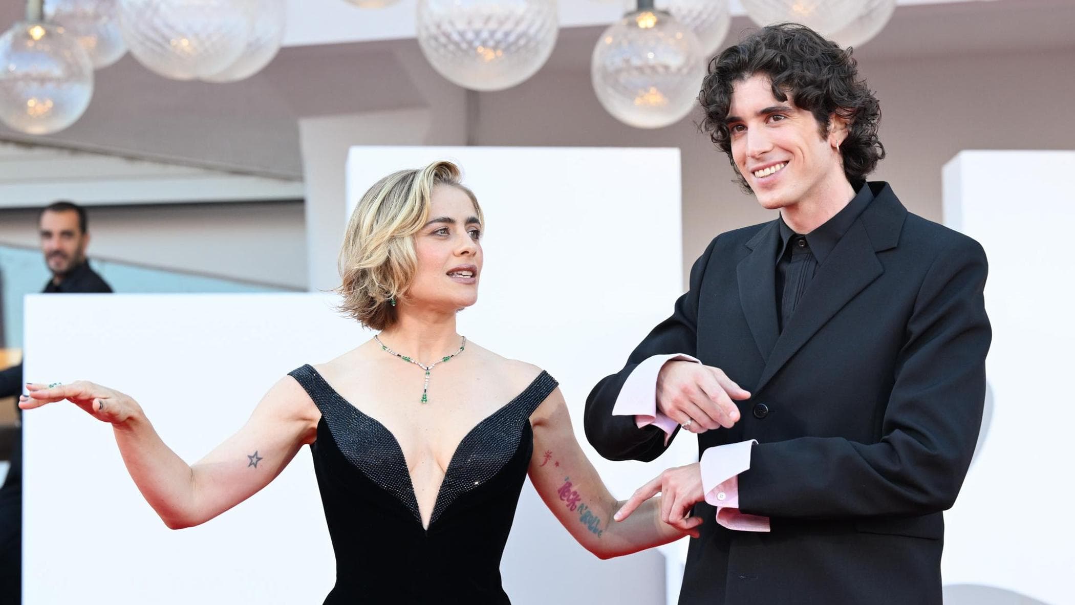 mostra del cinema di venezia 2026 la cerimonia sul tappeto rosso scamarcio e i registi di naza da Repubblica.it mostra del cinema di venezia 2026 la cerimonia sul tappeto rosso scamarcio e i registi di naza