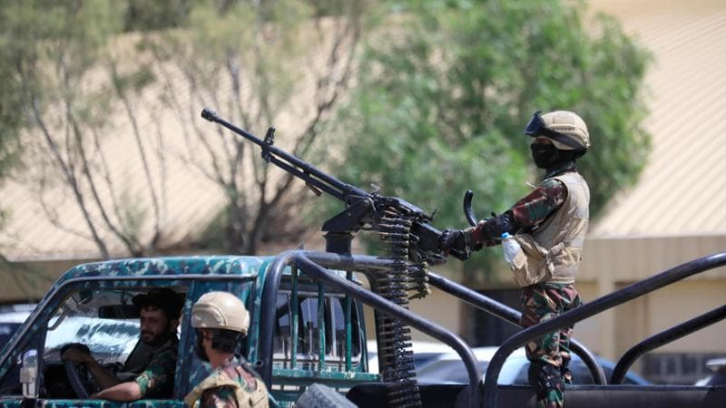 Anteprima: “Gli Houthi possono tagliar fuori Suez danneggiando l’economia globale”