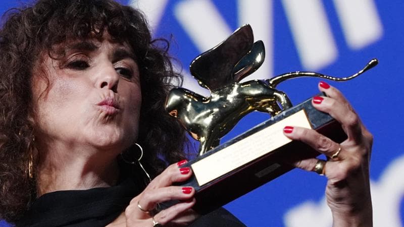 Venezia 83, Leone d’oro a “Woman unknown”. Premi anche “Naza” su Gaza e “Dau” dedicato all’Ucraina