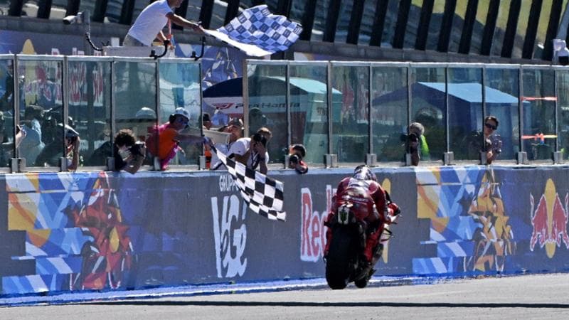 Marc Marquez vince a Misano (che lo applaude), è in testa al Mondiale. Disastro Bezzecchi1