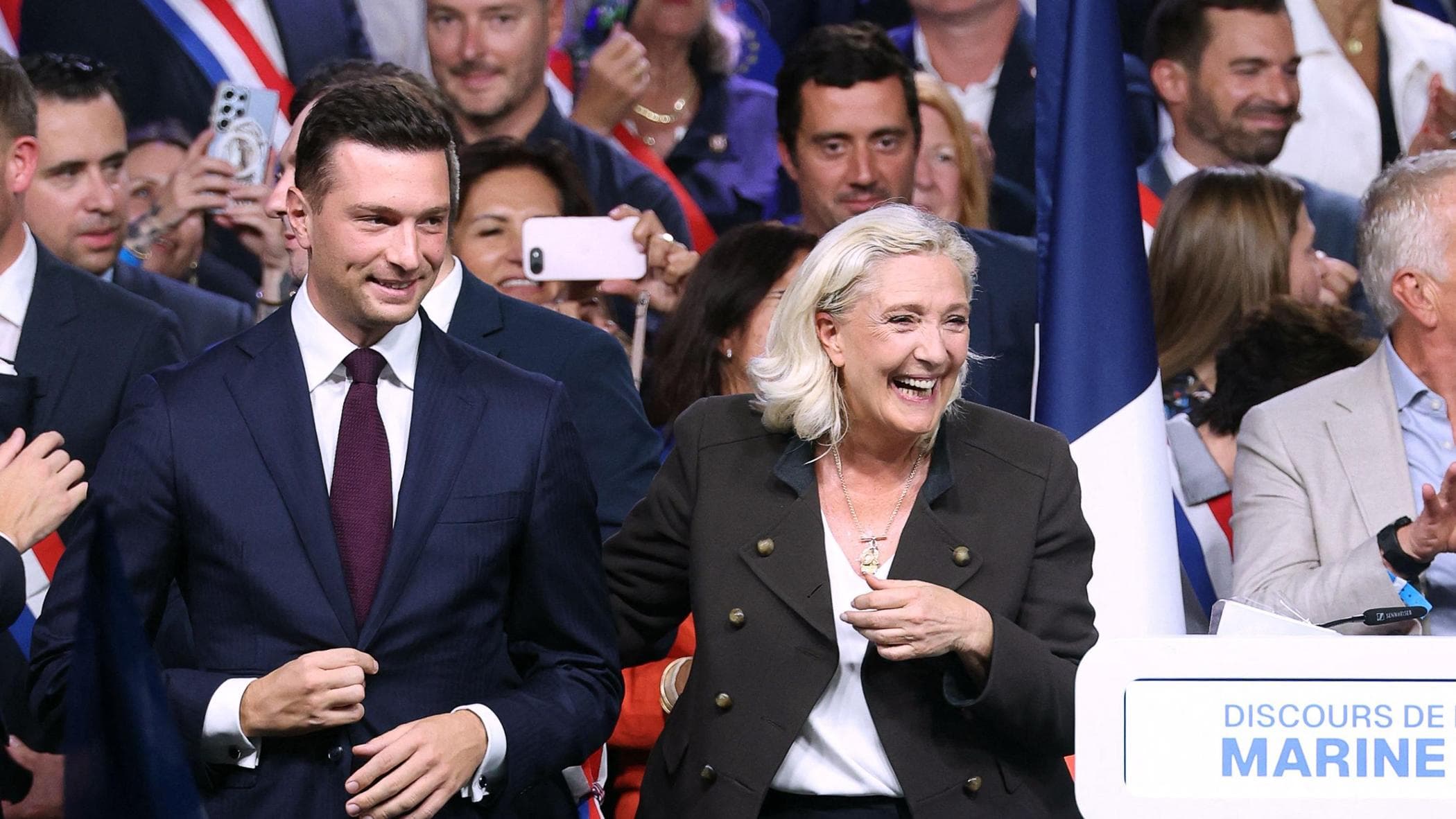 Francia, primo comizio di Le Pen la destra francese ritrova la sua “padrona”