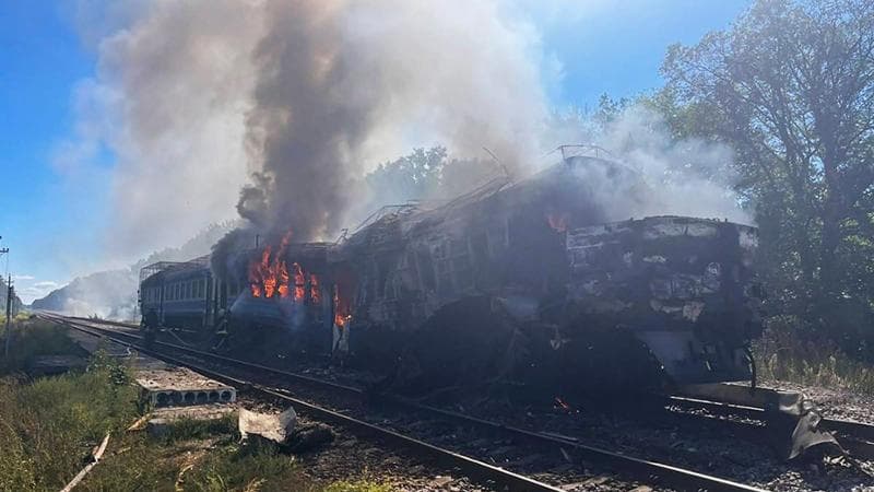 Anteprima: I droni russi sfiorano il treno degli europei al confine con la Polonia: “Avver…
