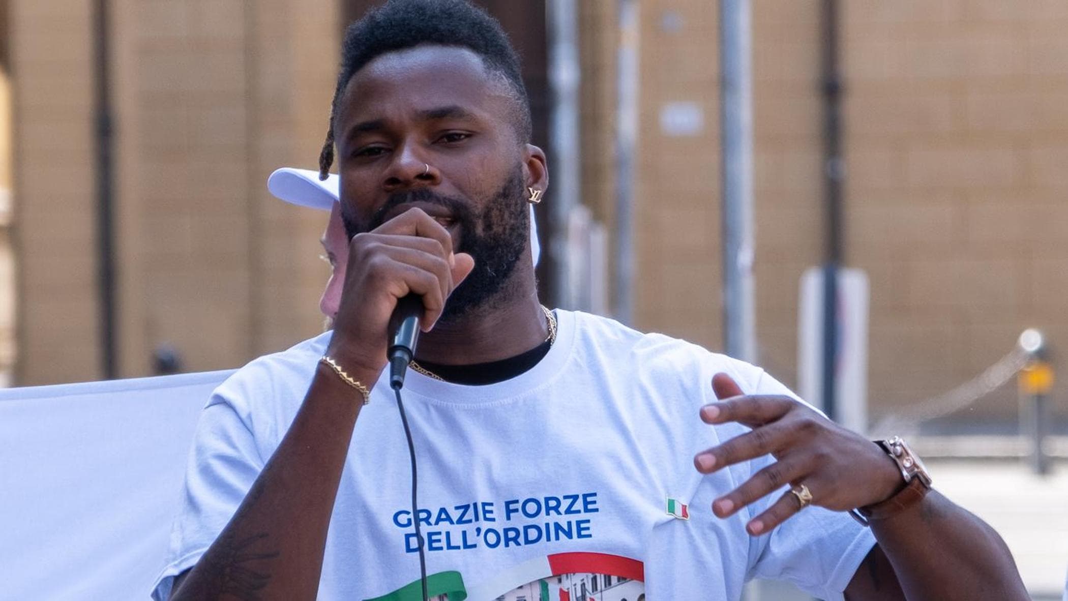 Botte, provocazioni e clic: l’attenzione della Digos sugli influencer di destra