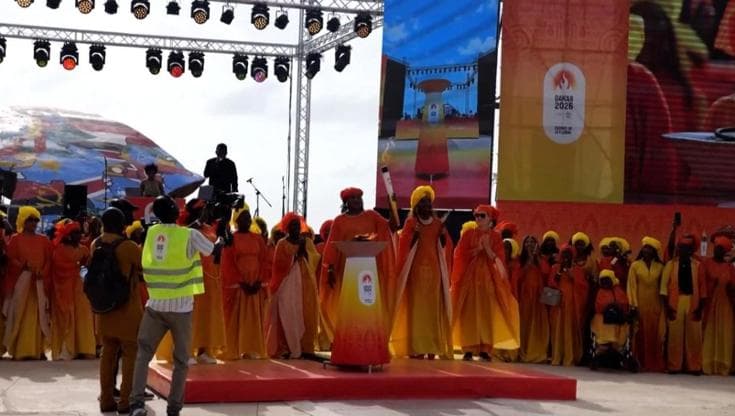 La fiamma olimpica arriva in Senegal per i Giochi giovanili di Dakar 2026: prima volta in Africa