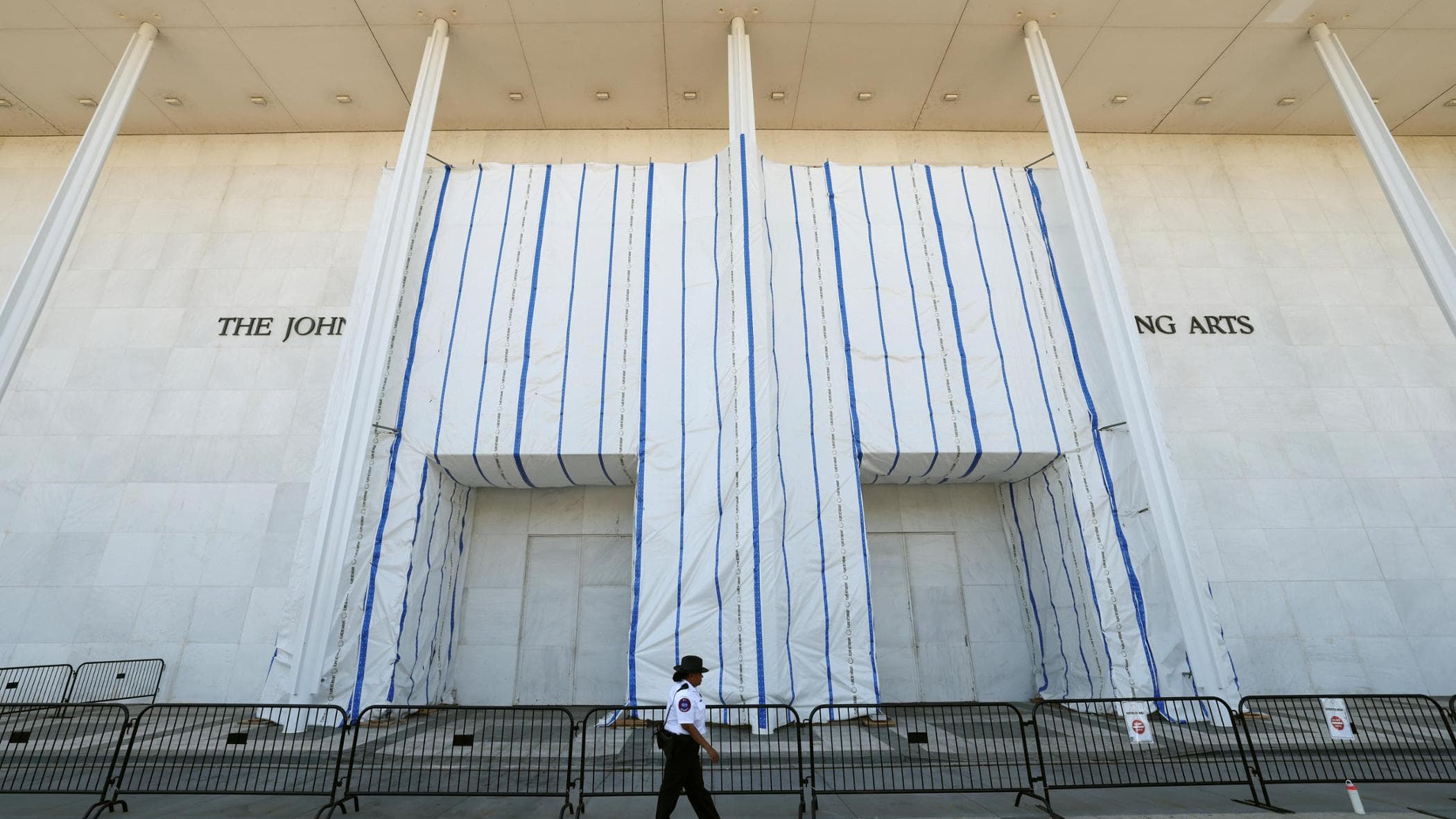il kennedy center chiude la minaccia di trump al via la ristrutturazione solo con il mio nome da Repubblica.it il kennedy center chiude la minaccia di trump al via la ristrutturazione solo con il mio nome