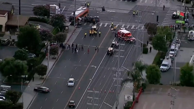 Elicottero della Nbc si schianta a Los Angeles: almeno tre morti