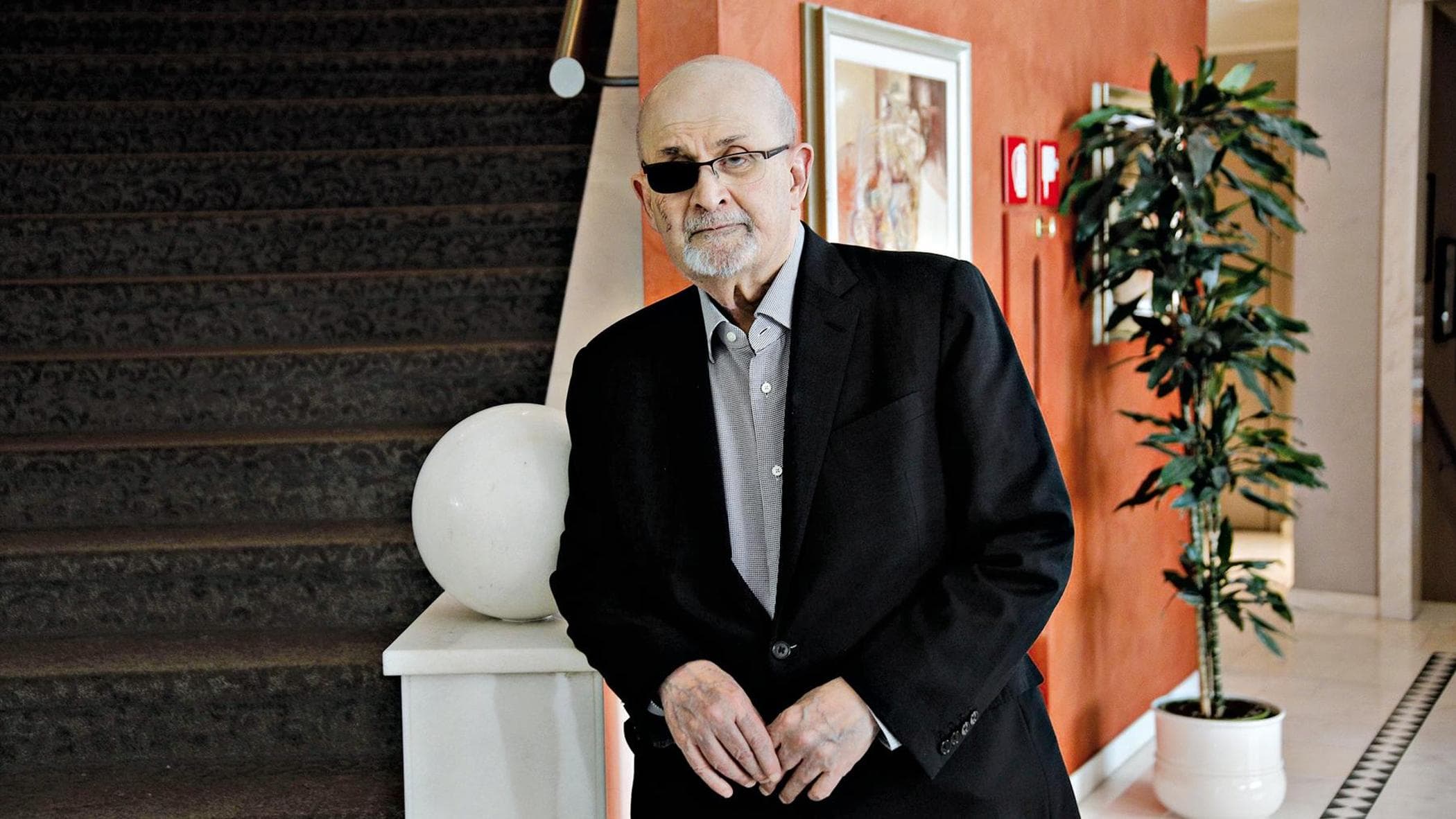 Salman Rushdie: “Il mondo è uno, non lasciamoci dividere dai fascismi”