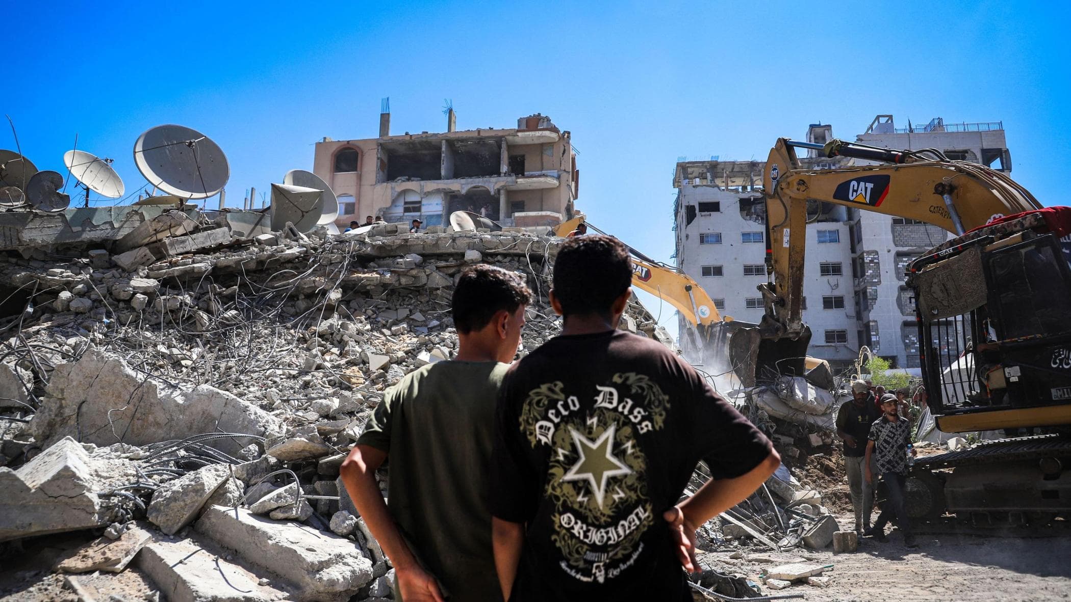 Il sindaco di Gaza City: “La guerra è finita, ma viviamo tra macerie e rifiuti”