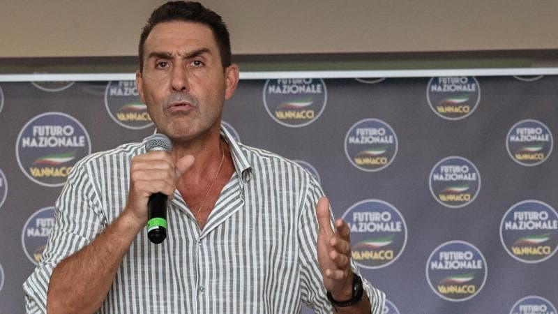 “Noi normali e i gay”. Omofobia e putinismo nel vademecum di Vannacci per rispondere ai giornalisti
