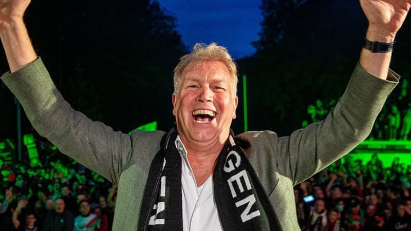 Calcio, gorilla e coccodrilli: il presidente del Nec e il suo ufficio allo zoo