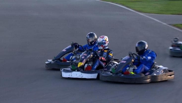 Verstappen supera 100 piloti di kart in 35 minuti: lo show di sorpassi a Silverstone