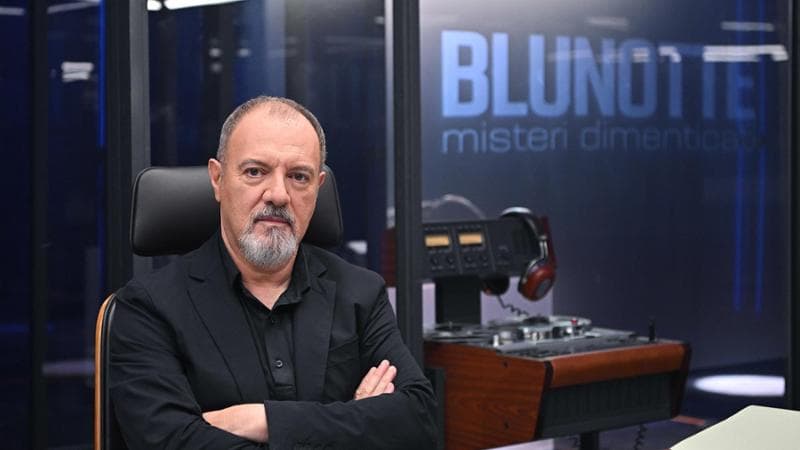 Carlo Lucarelli torna con Blu notte: “Mi occupo di cold case, non parlo di Garlasco”