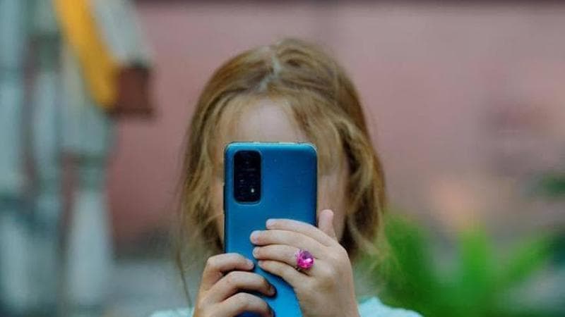Social, videogiochi e chatbot: cosa cambia per i minori con le nuove norme Ue