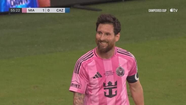 Lionel Messi segna di testa il suo 100° gol per l'Inter Miami e vince il 49° trofeo in carriera