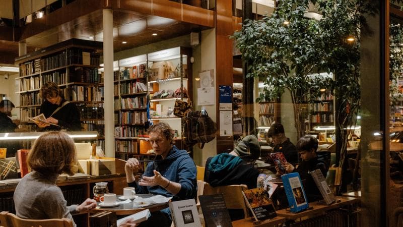 Podpisanie Izdanja è una libreria di San Pietroburgo, celebre per la sua selezione di libri indipendenti: la nuova legge coinvolge anche realtà simili (Nanna Heitmann/The New York Times)