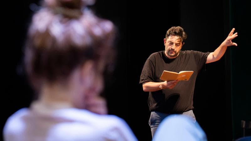 Tiago Rodrigues: Lui, lei e la vita che si ostina a continuare
