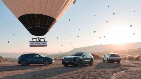 Porsche Cayenne Electric, il Super Suv in Cappadocia tra mongolfiere e camini delle fate