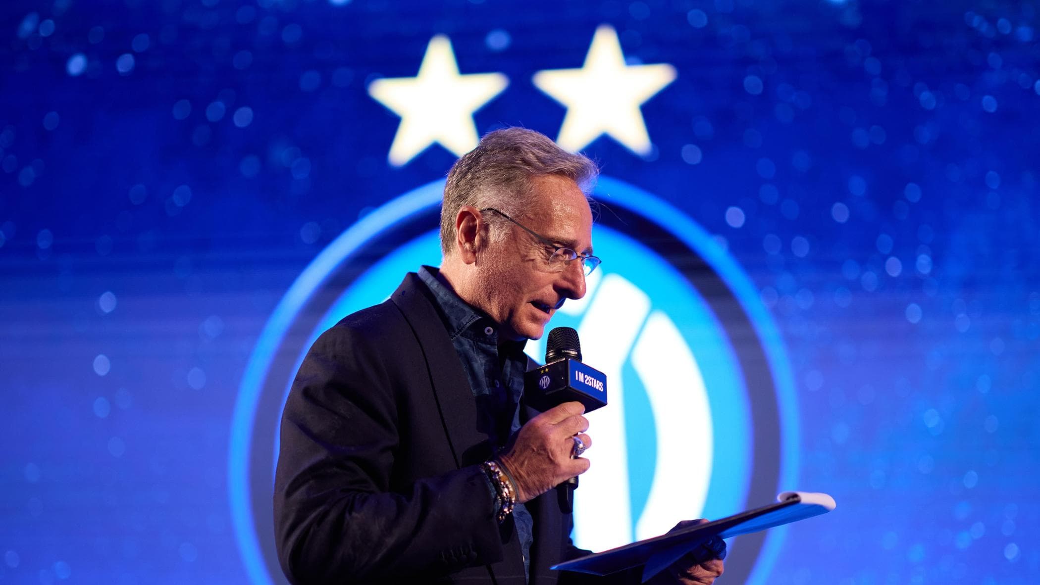 Bonolis “All’Olimpico scherzi e sfottò, mi lanciarono anche una pizzetta”