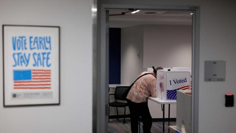 Anteprima: Usa, già si vota per le midterm e Trump scompare dagli spot