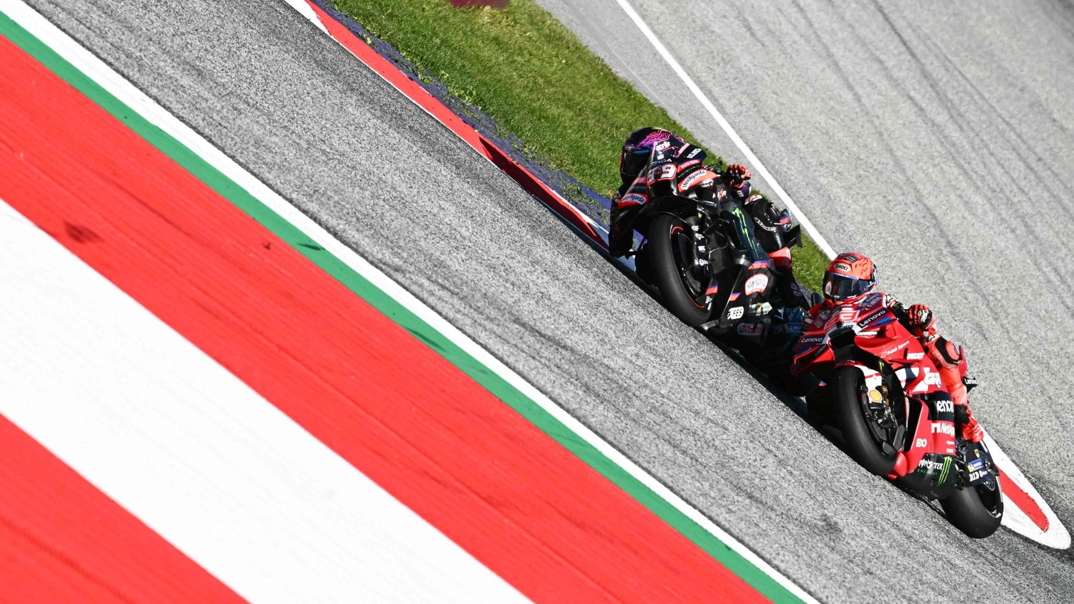 MotoGp, la Sprint in Austria: Acosta si butta via, vince Martin davanti a Marquez. Bezzecchi è terzo