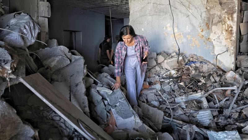 Odessa (Ucraina), 17 settembre: una donna nell'appartamento distrutto da un raid russo
