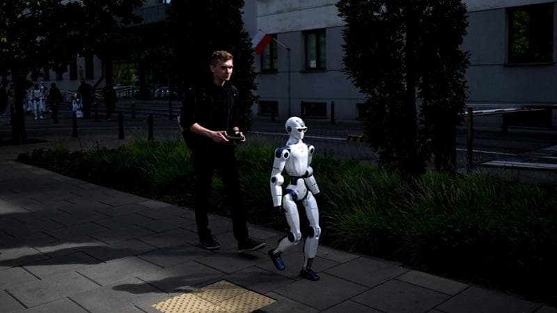 Varsavia (Polonia), 7 settembre: una dimostrazione con un robot umanoide