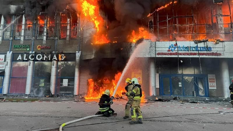 Dnipro (Ucraina), 19 settembre: vigili del fuoco sul luogo di un attacco russo