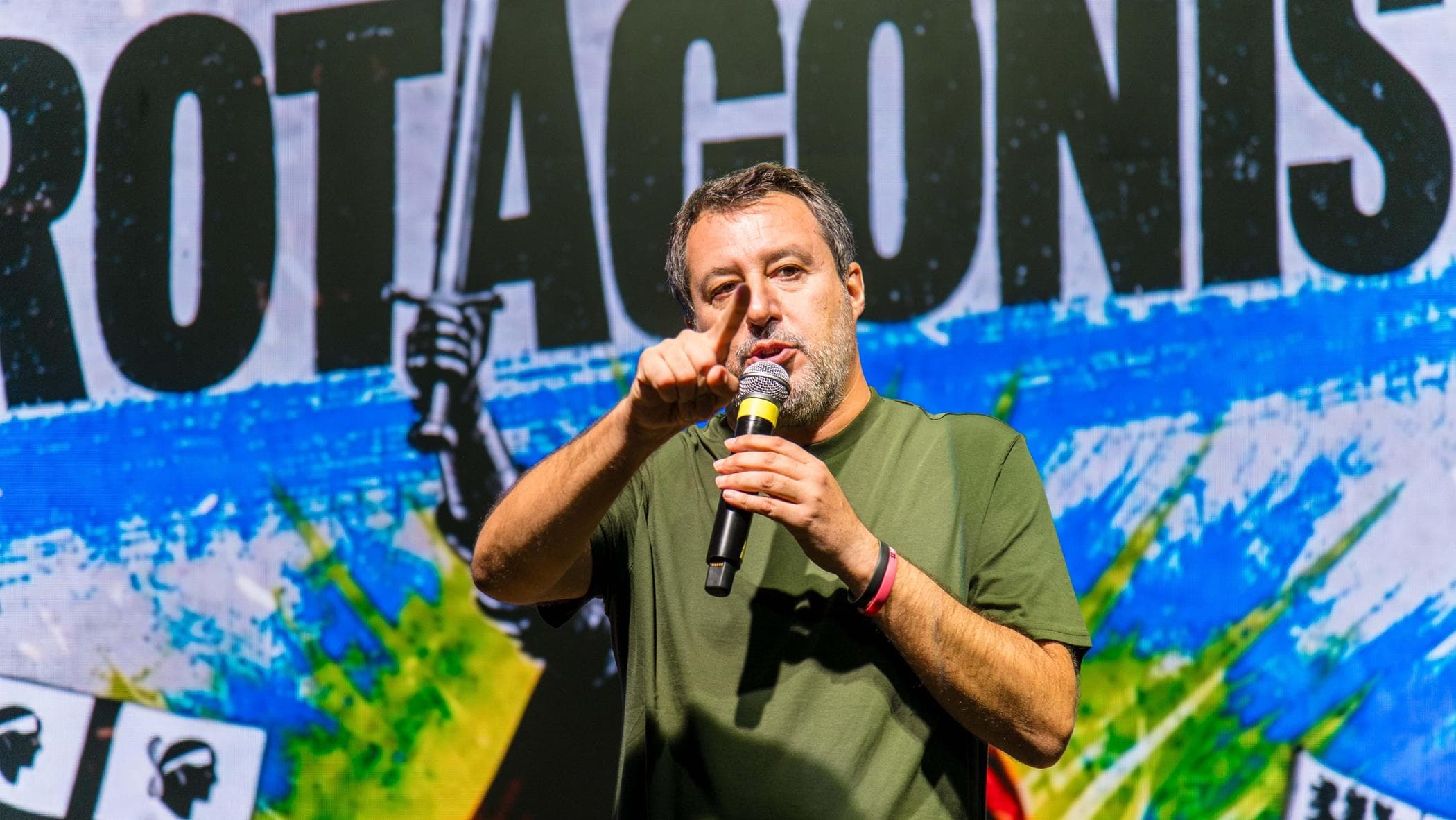 salvini attacca il giornalista di repubblica prezzolato il comunicato del cdr e direzione da Repubblica.it salvini attacca il giornalista di repubblica prezzolato il comunicato del cdr e direzione