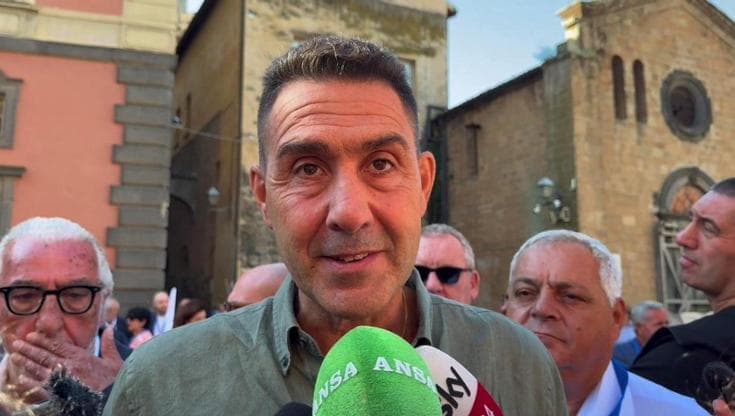 Vannacci: "No a governi tecnici, hanno ridotto l'Italia in mutande"