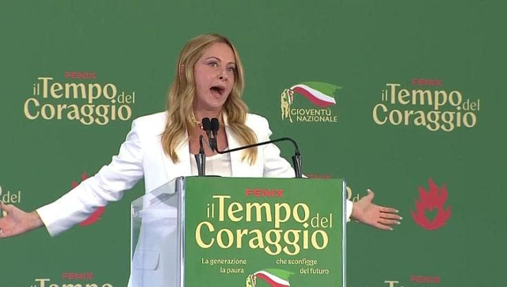 Meloni: "In classe numero massimo di studenti stranieri e divieto di burqa. Norma in arrivo"