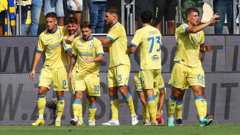 L'esultanza dei giocatori del Frosinone