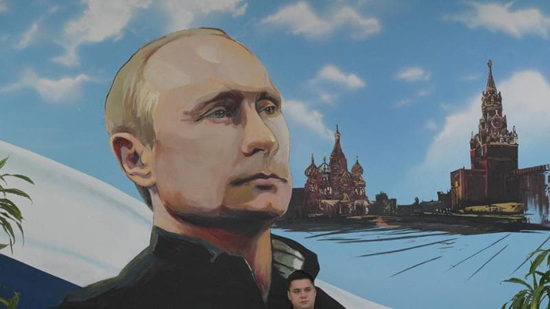 Elezioni in Russia, Putin incassa la vittoria: il suo partito è al 57%. Pioggia di droni sul voto