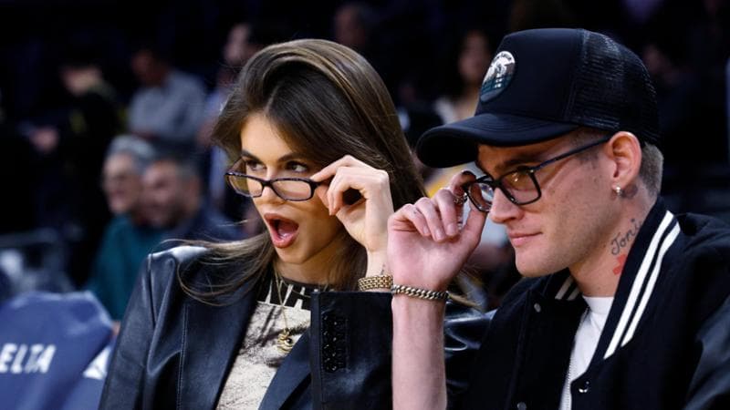 Presley insieme alla sorella minore Kaia Gerber, 24 anni