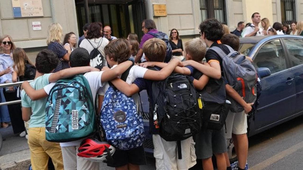 se per meloni il problema della scuola sono i bambini da Repubblica.it se per meloni il problema della scuola sono i bambini