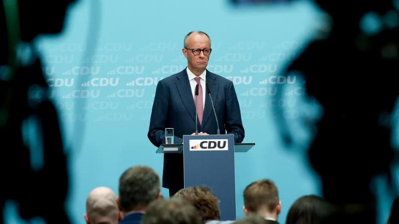 Berlino, 21 settembre: il cancelliere tedesco Friedrich Merz in conferenza stampa dopo la sconfitta della Cdu
