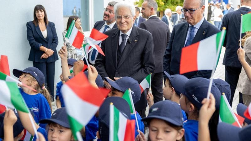 Mattarella da Amatrice: “La scuola sia aperta a tutti e aiuti a non creare ghetti”