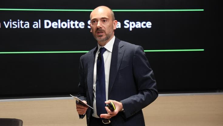L’IA entra in azienda, ma la sicurezza resta indietro: l’allarme di Deloitte